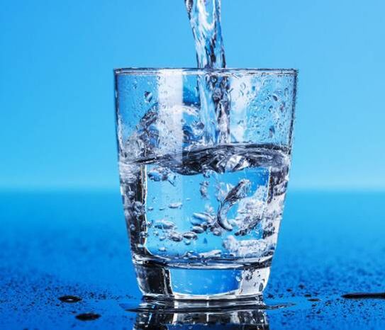 L'eau potable est la règle principale pour perdre du poids en une semaine