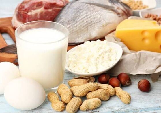 Produits laitiers, poisson, viande, noix et œufs - le régime du régime protéiné